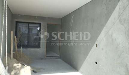 Casa a venda com três quartos sendo um suíte, duas vagas - Campo Grande - São Paulo.