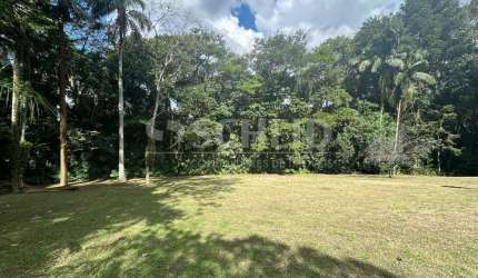 Casa para reforma, com quadra de tênis e piscina na Chácara Flora