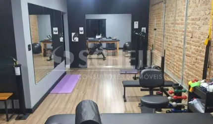 Casa Comercial - 2 Quartos - 6 Banheiros - 4 Salas - 1 Vaga