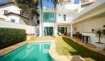 Casa a venda de 365,00m² útil, com 3 quartos e 2 vagas, na Vila Mascote
