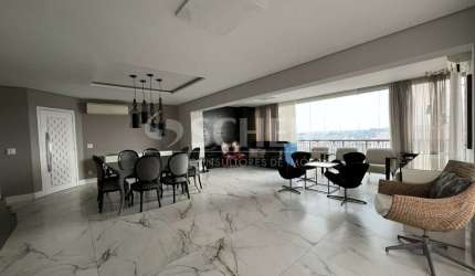 Cobertura á Venda no Jardim Marajoara com 240m², 3 quartos sendo 3 suítes, 4 vagas.