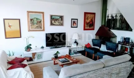 Casa com três dormitórios, 1 suíte e duas vagas à venda no Jardim Prudência.