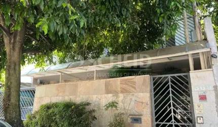 Casa à venda na R. Irauna, Indianópolis. 1000 m² de terreno. 4 quartos(1 suíte), 6 vagas