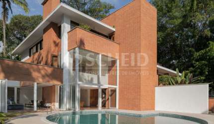 Excelente Casa - 1300m2 Construção - 3000m2 de Terreno