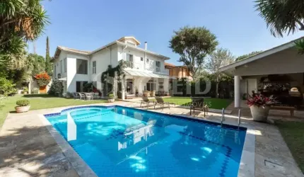 Sobrado á Venda na Granja Julieta com 515m², 5 quartos sendo 3 suítes, 3 vagas.