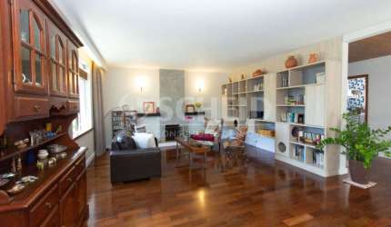 Casa á Venda no Brooklin com 314m², 4 quartos sendo 2 suítes, 4 vagas.
