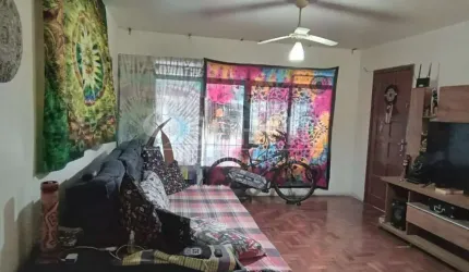 Sobrado de 121m² com 3 dormitórios, 2 vagas, localizado no Campo grande.