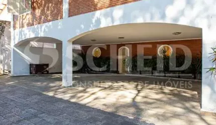 Casa á Venda no Brooklin com 583m² e 8 vagas de garagem.