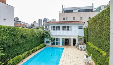 Casa á Venda no Brooklin com 471m², 4 quartos sendo 1 suíte, 4 vagas.