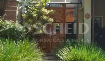 MAGNÍFICA RESIDÊNCIA EM CONDOMÍNIO DE ALTO PADRÃO