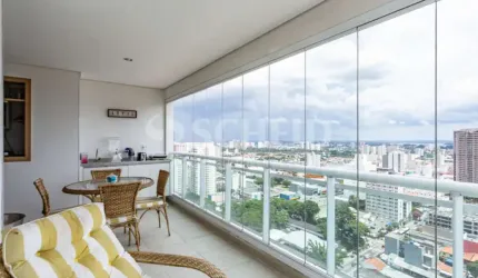 Apartamento com ampla varanda em andar alto, ao lado da Estação Adolfo Pinheiro do Metrô