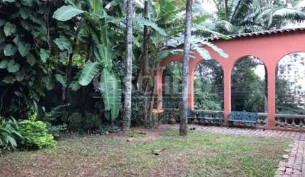 jardim marajoara .Esta mansão estilo colonial muito  bem localizada !aceita  PERMUTA