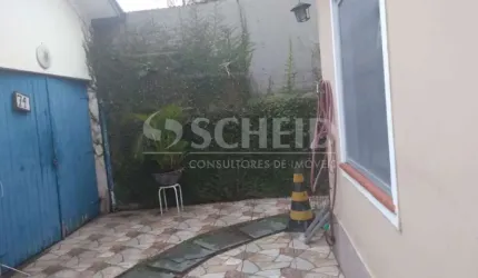 Casa Térrea com 02 dormitórios, edícula e quintal