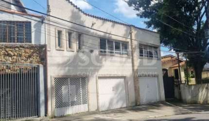 Sobrado Zona Mista com 03 quartos, 01 suíte, 04 banheiros e 02 vagas em 220m²