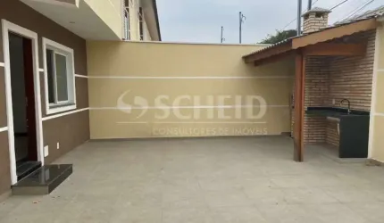 Sobrado à venda, três dormitórios, com suíte, ótima localização