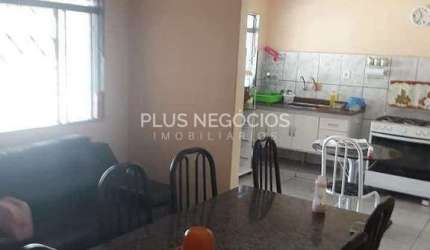Ampla Casa com 3 Dormitórios, 2 Banheiros e 300m² de Área Útil à Venda no Bairro Vila Fiori, Soroca