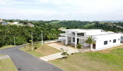 Casa à Venda no Condomínio Village, Araçoiaba da Serra - 3 Dormitórios, 1 Suíte e 348m² de Área Úti