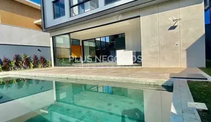 Luxuosa Casa à Venda com 4 Suítes no Alphaville Nova Esplanada 4 - Conforto, Sofisticação e Seguran