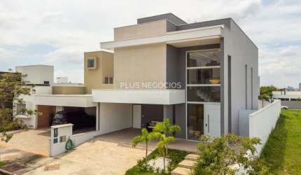 Encontre o lar dos seus sonhos! Luxuosa casa no prestigiado Condomínio Monte Carlo por R$ 2,2M. Ele