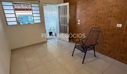 Casa à Venda na Vila Santana: 2 Dormitórios, 2 Vagas e Conforto Próximo ao Carrefour Sonia Maria e