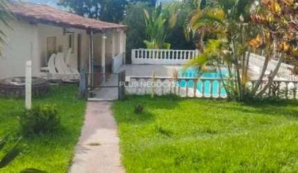 Chácara à Venda em Iperó, Bairro Araçoiabinha: 2 Casas, Área de Lazer, Piscina e Pomar