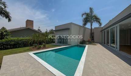 Lindíssima casa no condomínio Lago Azul Golfe clube em Araçoiaba da Serra. projeto atual com esquad