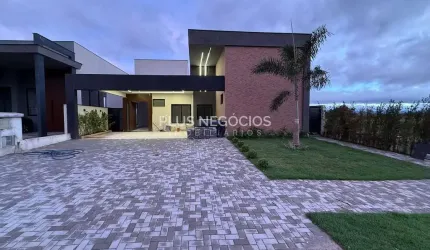 Casa à venda, Vila Martins, Itu, SP  Localizada no exclusivo Condomínio Alphaville Castelo