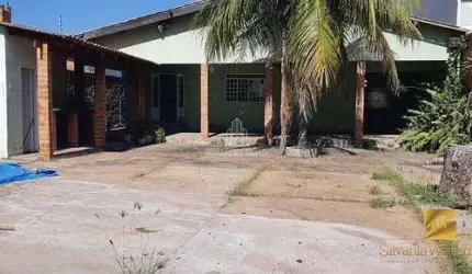 Casa à Venda com 03 quartos sendo 02 suítes. Localizado no Bairro Chácara dos Pinheiros em Cuiabá-M