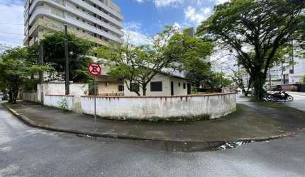 Excelente localização terreno de esquina ,no Bairro América Joinville SC