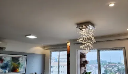 LINDO  Apartamento andar alto, sol da manhã, semimobiliado com 2 suítes à venda no bairro Costa e Silva em Joinville - SC