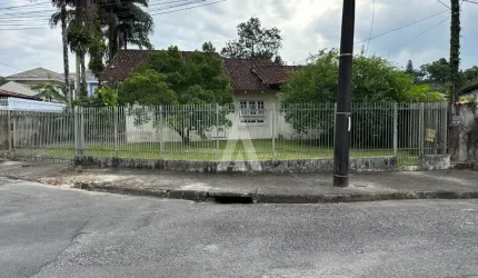 Oportunidade  Casa com 1 suíte mais 2 quartos à venda no bairro Glória em Joinville- SC