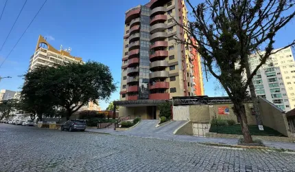 Lindo Apartamento com 1 suite e mais dois quartos à venda no bairro Atiradores em Joinville - SC