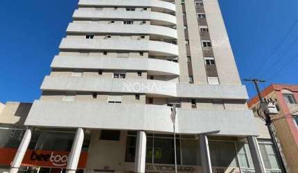 Apartamento andar alto, com 3 quartos sendo 1 suíte no Edifício Victor Hugo