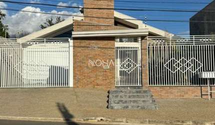 Casa a venda semi mobiliada com 4 quartos sendo 2 suítes no Neves
