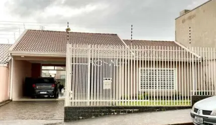 Casa semi mobiliada a venda com 4 quartos sendo 1 suíte no Jardim Carvalho