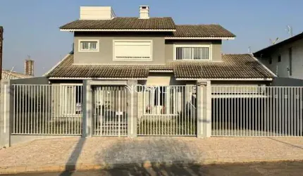 Sobrado a venda com 3 suítes todo Planejado e com Piscina no Bairro Estrela