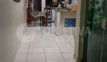 Excelente casa no Bairro Roosevelt em Uberlândia