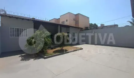 Ótima casa a venda bem localizada no bairro Santa Monica em Uberlândia