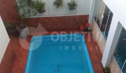 Ótima casa estilo sobrado a venda no Bairro cidade Jardim em Uberlândia