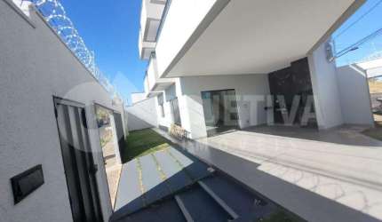 Excelente casa nova estilo sobrado no Bairro Jardim Veneza em Uberlândia