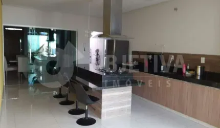 Linda casa no Bairro Minas Gerais (Residencial Flamboyant) em Uberlândia