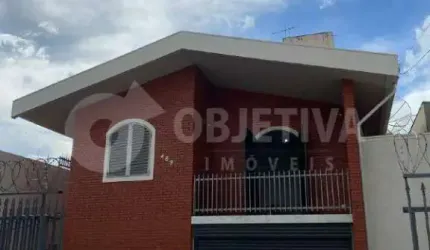 Casa no Cazeca com excelente localização disponível para compra