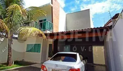 Belíssima casa estilo sobrado no Bairro Brasil