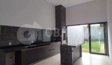 Linda Casa térrea com ótima localização e espaços integrados a venda no bairro planejado quinta alto Umuarama em Uberlândia