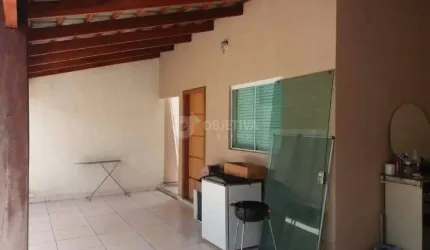 Excelente casa localizada no bairro Jardim Holanda em Uberlândia