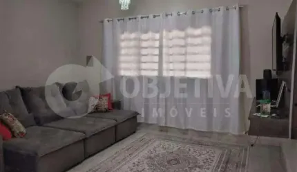 Excelente casa no Bairro Minas Gerais em Uberlândia.