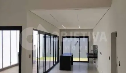 Excelente casa localizada no Bairro Novo Mundo em Uberlândia
