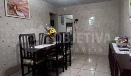 Ótima casa estilo Sobrado a venda no bairro Cidade Jardim em Uberlândia