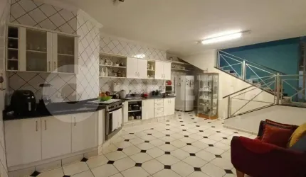 Ótima casa a venda em excelente localização no bairro Saraiva em Uberlândia