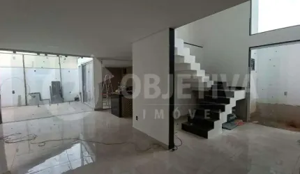 Excelente casa estilo sobrado disponível para a venda no bairro Cidade Jardim em Uberlândia